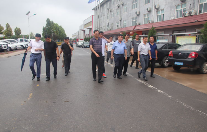 交投集团总经理霍耀彬莅临光太公司公路建养中心检查指导防汛工作