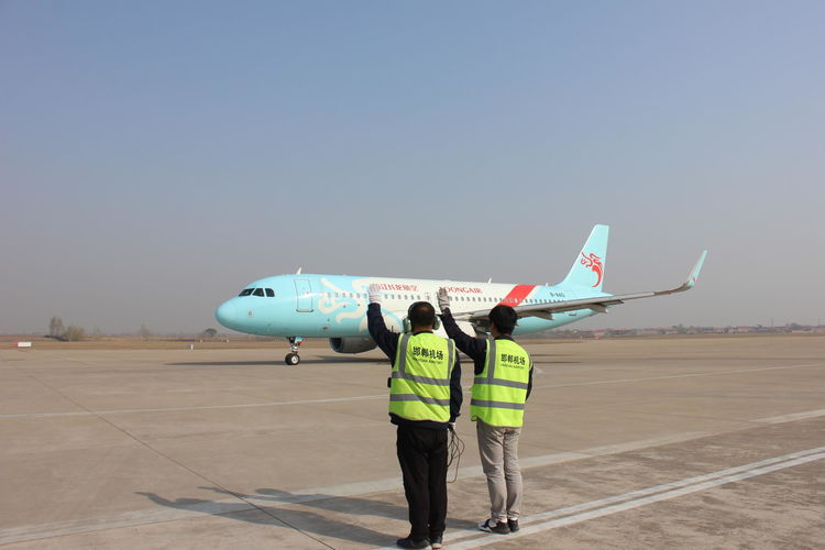邯郸机场迎来换季后的首高峰！