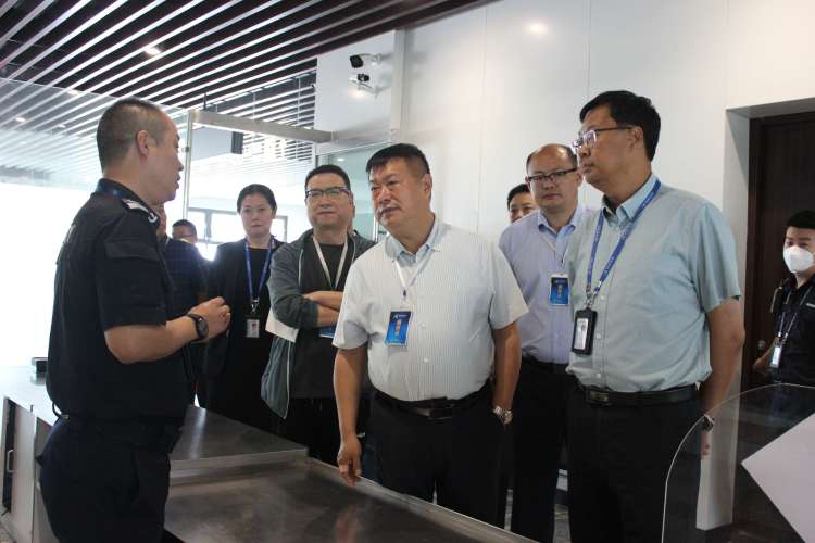 市交投集团党委副书记、总经理霍耀彬到邯郸机场调研安全生产及经营情况